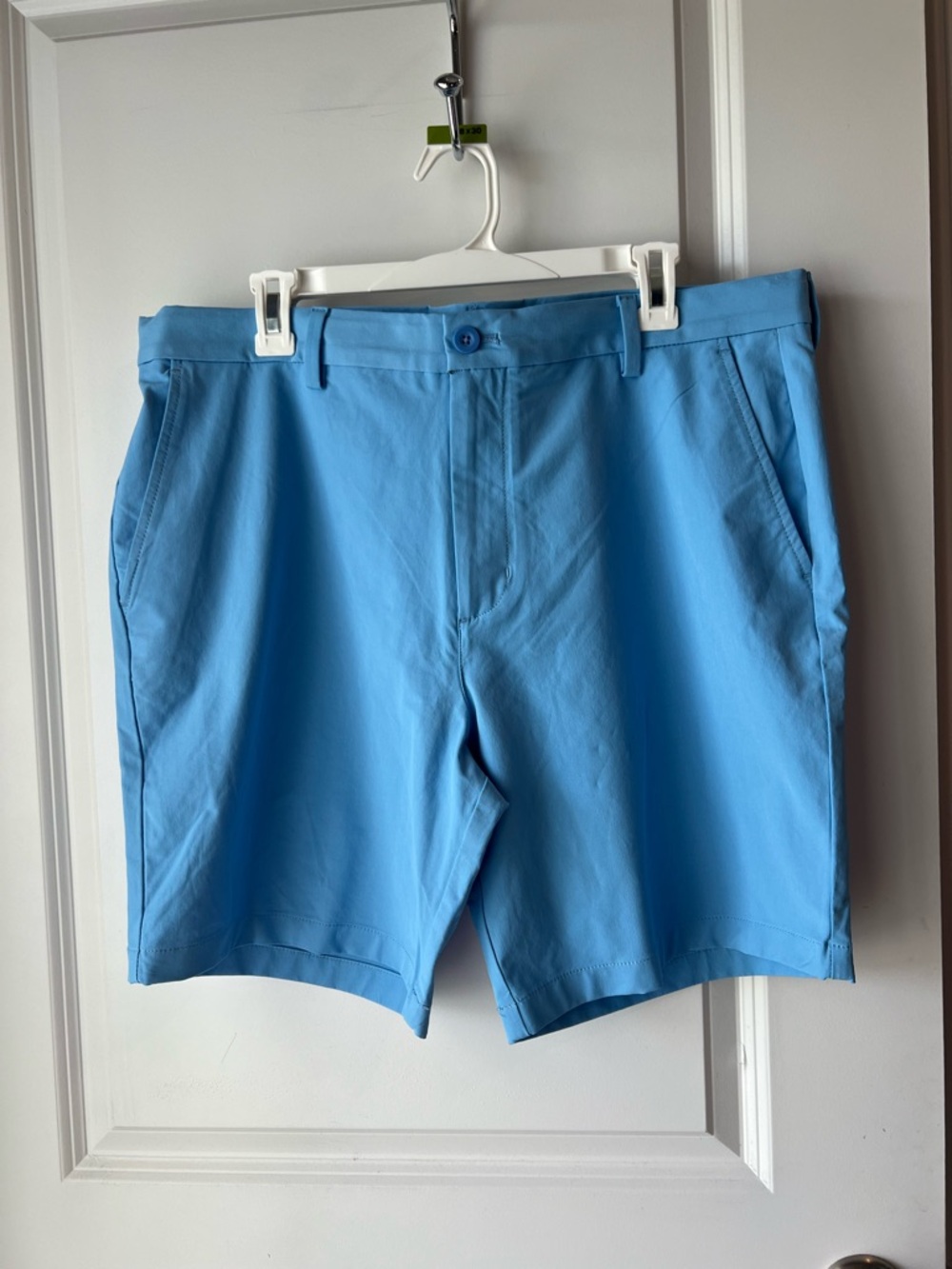 Vineyard Vines performance Light Blue Performance Shorts. Size 36